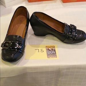 Wedges simple black clogs